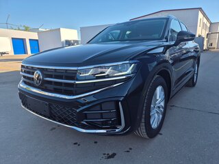 2025 Volkswagen Touareg III Рестайлинг, чёрный, 7585000 рублей, вид 4