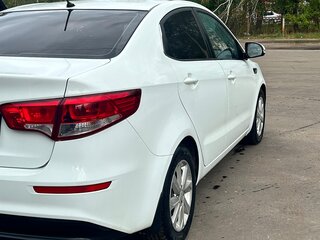 2015 Kia Rio III Рестайлинг, белый, 1000000 рублей, вид 4