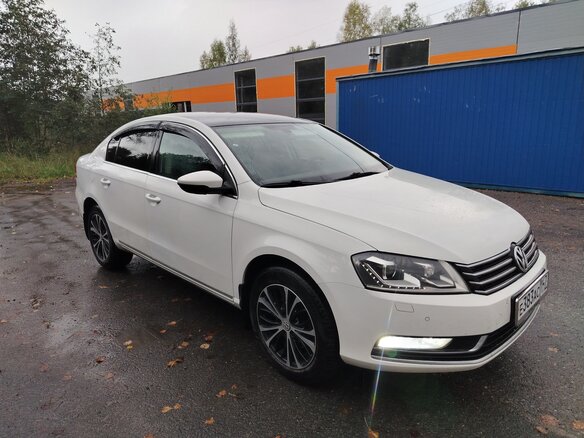 2012 Volkswagen Passat B7, белый, 825000 рублей - вид 1