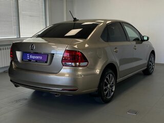 2018 Volkswagen Polo V Рестайлинг, бежевый, 1049000 рублей, вид 4