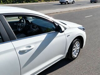2020 Hyundai Solaris II, белый, 1750000 рублей, вид 2