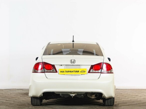 2010 Honda Civic Hybrid VIII Рестайлинг, белый, 899000 рублей - вид 4