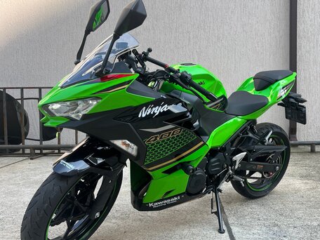 2020 Kawasaki Ninja 400, зелёный, 650000 рублей, вид 1