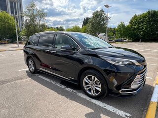 2021 Toyota Sienna IV, чёрный, 5650000 рублей, вид 2
