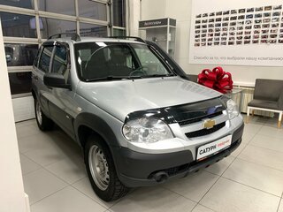 2018 Chevrolet Niva I Рестайлинг, серебристый, 660000 рублей, вид 3