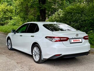 2019 Toyota Camry VIII (XV70), белый, 3030000 рублей, вид 4