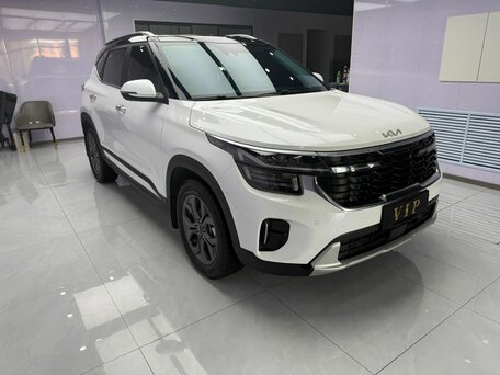 2023 Kia Seltos I Рестайлинг, белый, 1895000 рублей, вид 2