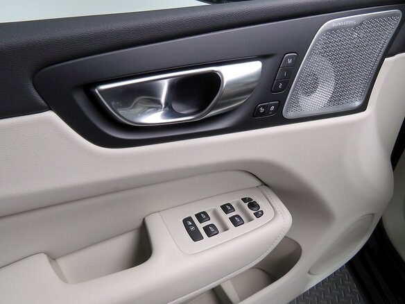 2026 Volvo XC60 II Рестайлинг 2, чёрный - вид 8