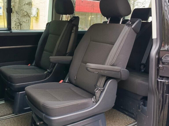 2019 Volkswagen Multivan, чёрный, 4690000 рублей - вид 12