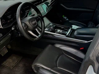 2018 Audi Q8 55 TFSI I (4M), белый, 4000000 рублей, вид 5