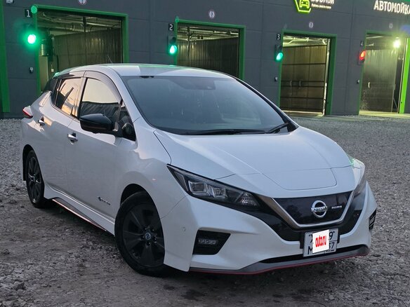 2018 Nissan Leaf II (ZE1), белый, 1750000 рублей