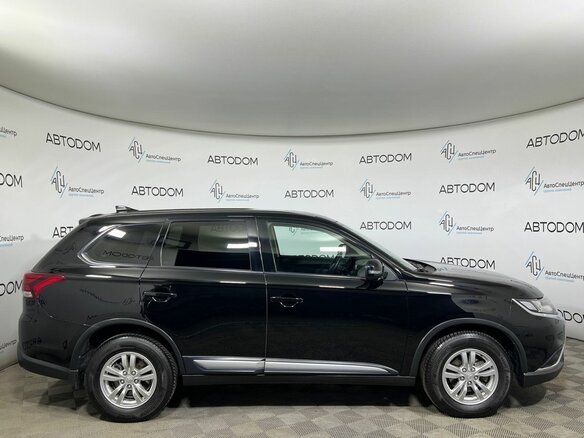 2018 Mitsubishi Outlander III Рестайлинг 2, чёрный, 1649900 рублей - вид 4