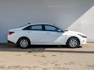 2022 Hyundai Elantra VII (CN7), белый, 2010000 рублей, вид 4
