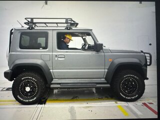 2021 Suzuki Jimny Sierra IV, серый, 1900000 рублей, вид 5