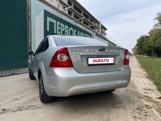 2011 Ford Focus II Рестайлинг, серебристый, 600000 рублей, вид 4