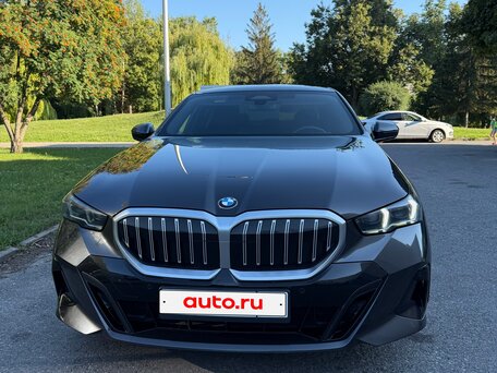 2023 BMW 5 серии 520d xDrive VIII (G60/G61/G68), серый, 7800000 рублей, вид 2