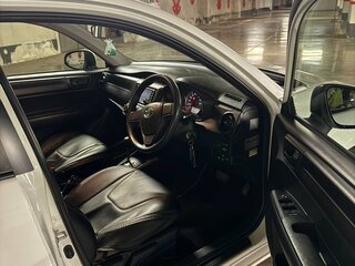2017 Toyota Corolla Axio XI (E160, E170) Рестайлинг 2, белый, 900000 рублей, вид 4