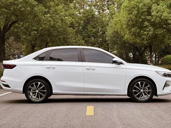 2026 Geely Emgrand III, белый, 1577700 рублей - вид 3
