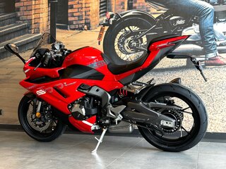 2026 Voge RR500S, красный, 687000 рублей, вид 4