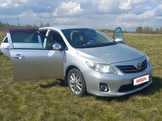 2011 Toyota Corolla X (E140, E150) Рестайлинг, серебристый, 800000 рублей, вид 3