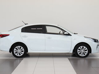 2020 Kia Rio IV, белый, 1178000 рублей, вид 5
