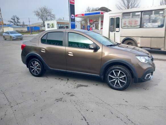 2020 Renault Logan Stepway II Рестайлинг, коричневый, 1270000 рублей - вид 3