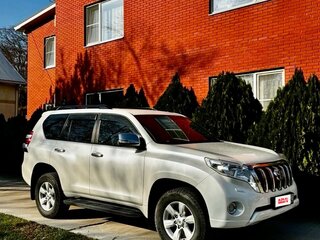 2013 Toyota Land Cruiser Prado 150 Series Рестайлинг 1, белый, 3150000 рублей, вид 3