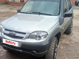 2014 Chevrolet Niva I Рестайлинг, серебристый, 420000 рублей, вид 1