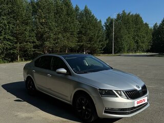 2018 Skoda Octavia III (A7) Рестайлинг, серебристый, 2100000 рублей, вид 3