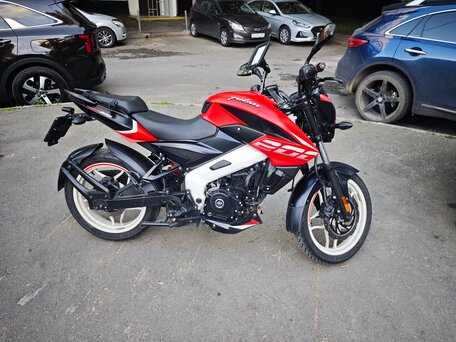 2021 Bajaj Pulsar NS 200, красный, 200000 рублей, вид 2