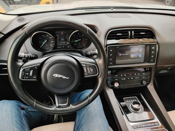 2016 Jaguar F-Pace I, белый, 1895000 рублей - вид 15