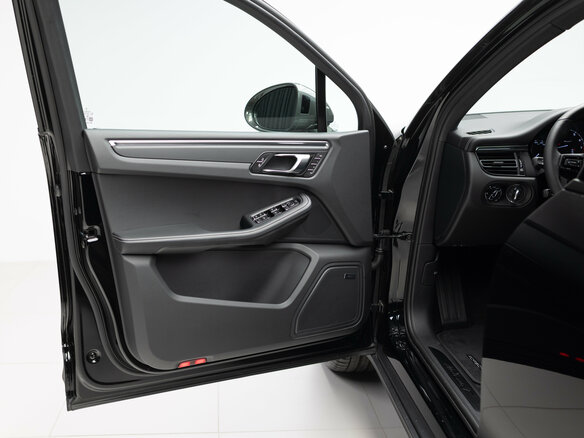 2026 Porsche Macan I Рестайлинг 2, чёрный, 12390000 рублей - вид 6