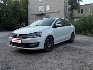 2015 Volkswagen Polo V Рестайлинг, белый, 850000 рублей, вид 1
