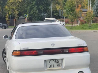 1993 Toyota Mark II VII (X90), белый, 610000 рублей, вид 4