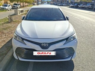 2018 Toyota Camry VIII (XV70), белый, 2600000 рублей, вид 1