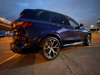 2021 BMW X5 40i IV (G05/G18), синий, 6950000 рублей, вид 4