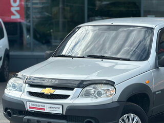 2010 Chevrolet Niva I Рестайлинг, серебристый, 329000 рублей, вид 2