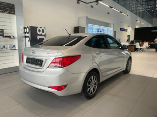 2014 Hyundai Solaris I Рестайлинг, серебристый, 939000 рублей, вид 4