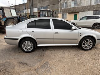 2002 Skoda Octavia I (A4) Рестайлинг, серебристый, 490000 рублей, вид 3