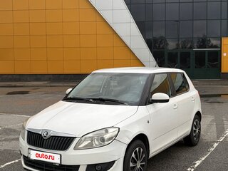 2013 Skoda Fabia II Рестайлинг, белый, 550000 рублей, вид 1