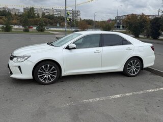 2015 Toyota Camry VII (XV50) Рестайлинг, белый, 1500000 рублей, вид 3