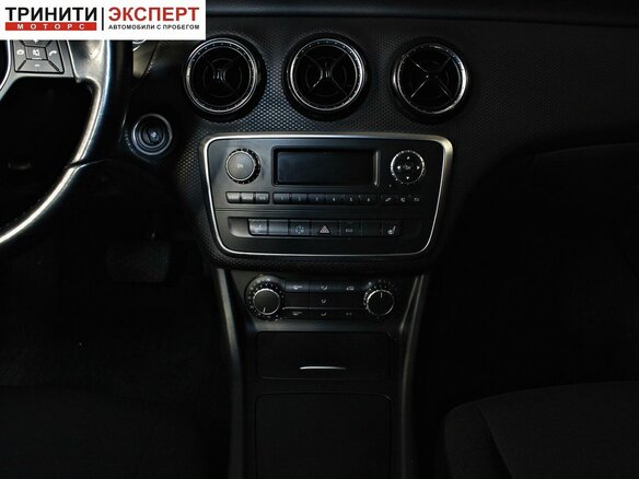 2014 Mercedes-Benz A-Класс 180 III (W176), белый - вид 13