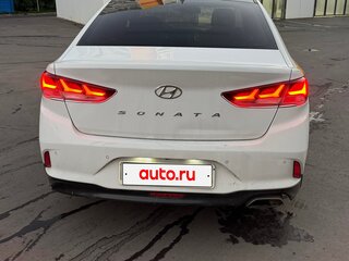 2018 Hyundai Sonata VII (LF) Рестайлинг, белый, 1075000 рублей, вид 4