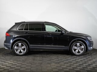 2017 Volkswagen Tiguan II, чёрный, 2190000 рублей, вид 5