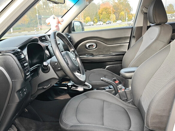 2017 Kia Soul II Рестайлинг, бежевый, 1375000 рублей - вид 9