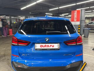 2020 BMW X1 20i xDrive II (F48) Рестайлинг, синий, 4300000 рублей, вид 4