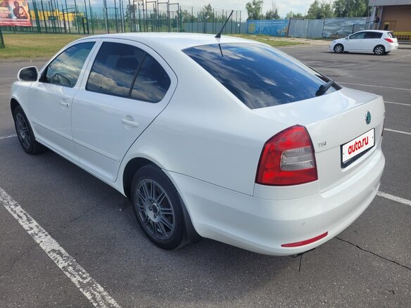 2012 Skoda Octavia II (A5) Рестайлинг, белый, 1050000 рублей - вид 6