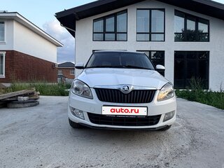 2013 Skoda Fabia II Рестайлинг, белый, 650000 рублей, вид 2