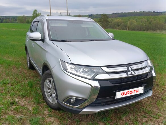 2017 Mitsubishi Outlander III Рестайлинг 2, серебристый, 1760000 рублей - вид 2