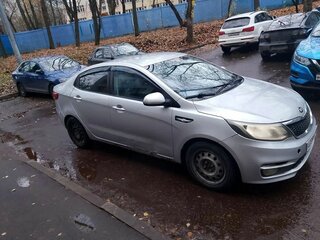 2015 Kia Rio III Рестайлинг, серебристый, 400000 рублей, вид 1